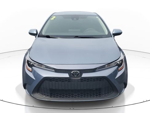 Used 2022 Toyota Corolla LE FWD image 2