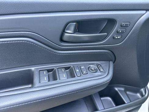 Used 2025 Honda Odyssey EX-L image 9