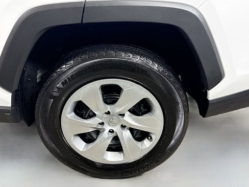 Certified 2021 Toyota RAV4 LE image 28