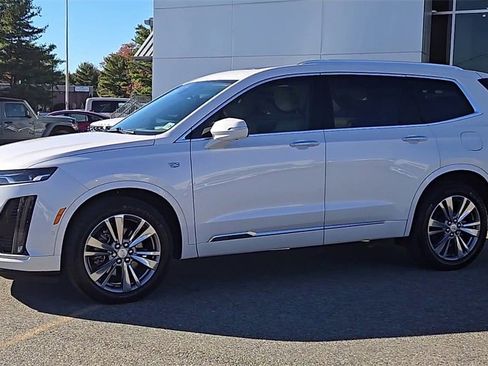 Used 2024 Cadillac XT6 Premium Luxury w/ Technology Package image 8