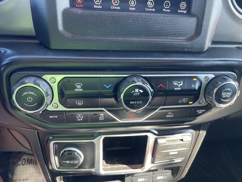 Used 2022 Jeep Wrangler Unlimited Willys image 27