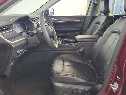 Used 2023 Jeep Grand Cherokee Limited w/ Luxury Tech Group II image 13