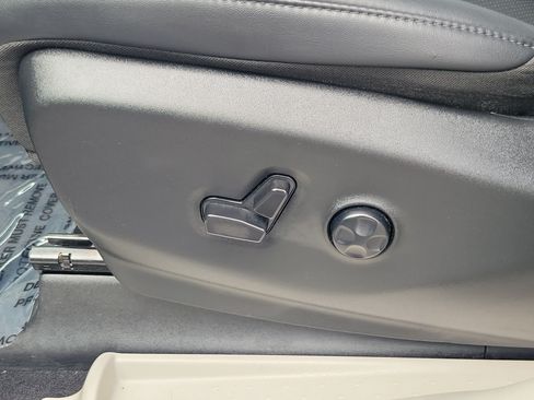 Used 2024 Chrysler Pacifica Touring-L FWD image 20