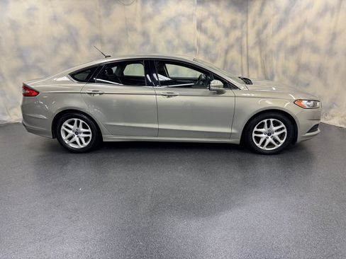 Used 2015 Ford Fusion SE image 9