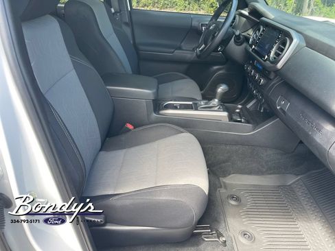 Used 2023 Toyota Tacoma TRD Sport w/ Technology Package AWD/4WD image 18