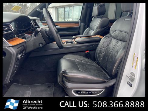 Used 2024 Jeep Grand Wagoneer L Series III AWD/4WD image 10