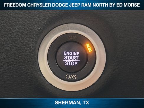 Used 2025 Chrysler Pacifica Limited FWD image 15