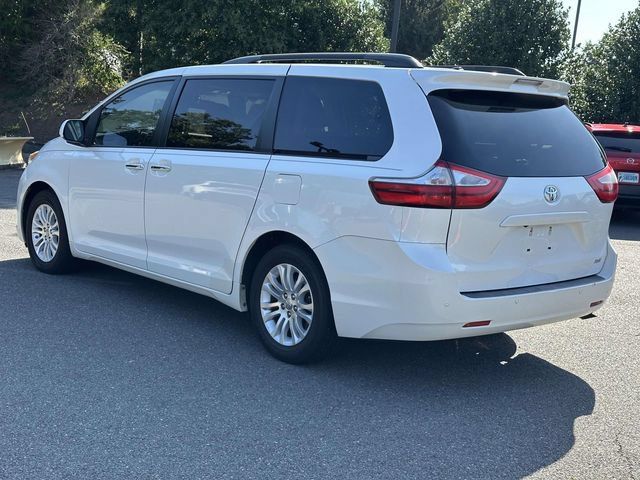 Used 2015 Toyota Sienna XLE Premium FWD image 2