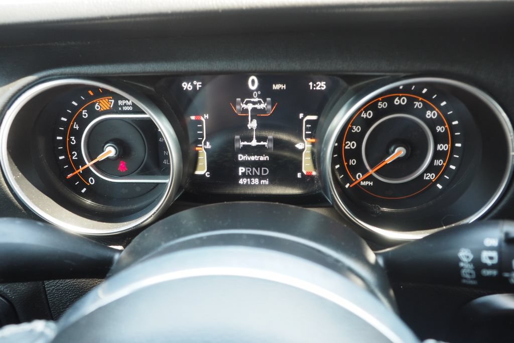 Used 2022 Jeep Wrangler Unlimited Sahara w/ LED Lighting Group AWD/4WD image 25