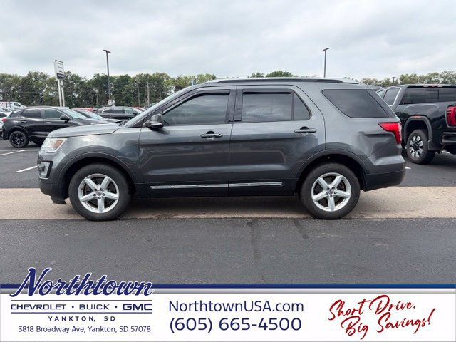 Used 2017 Ford Explorer XLT w/ Equipment Group 202A AWD/4WD image 12