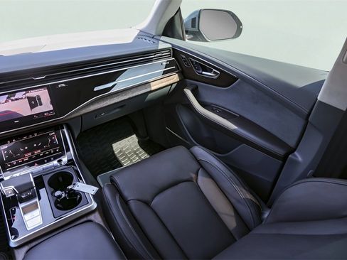Used 2024 Audi Q8 Prestige image 31
