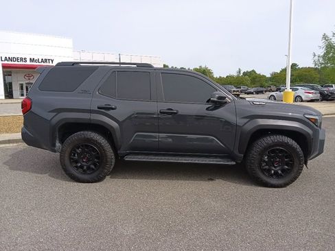 Used 2025 Toyota 4Runner TRD Off-Road Premium AWD/4WD image 2