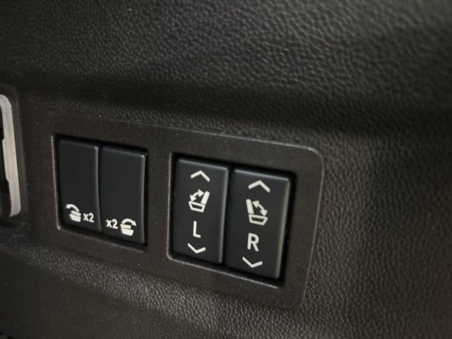 Used 2025 GMC Yukon AT4 AWD/4WD image 16