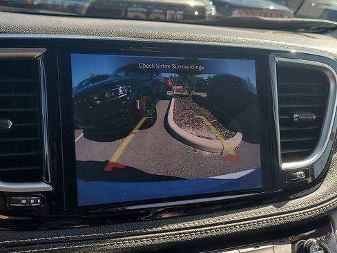 Used 2023 Chrysler Pacifica Limited image 25