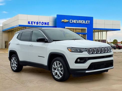Used 2025 Jeep Compass Limited AWD/4WD image 1