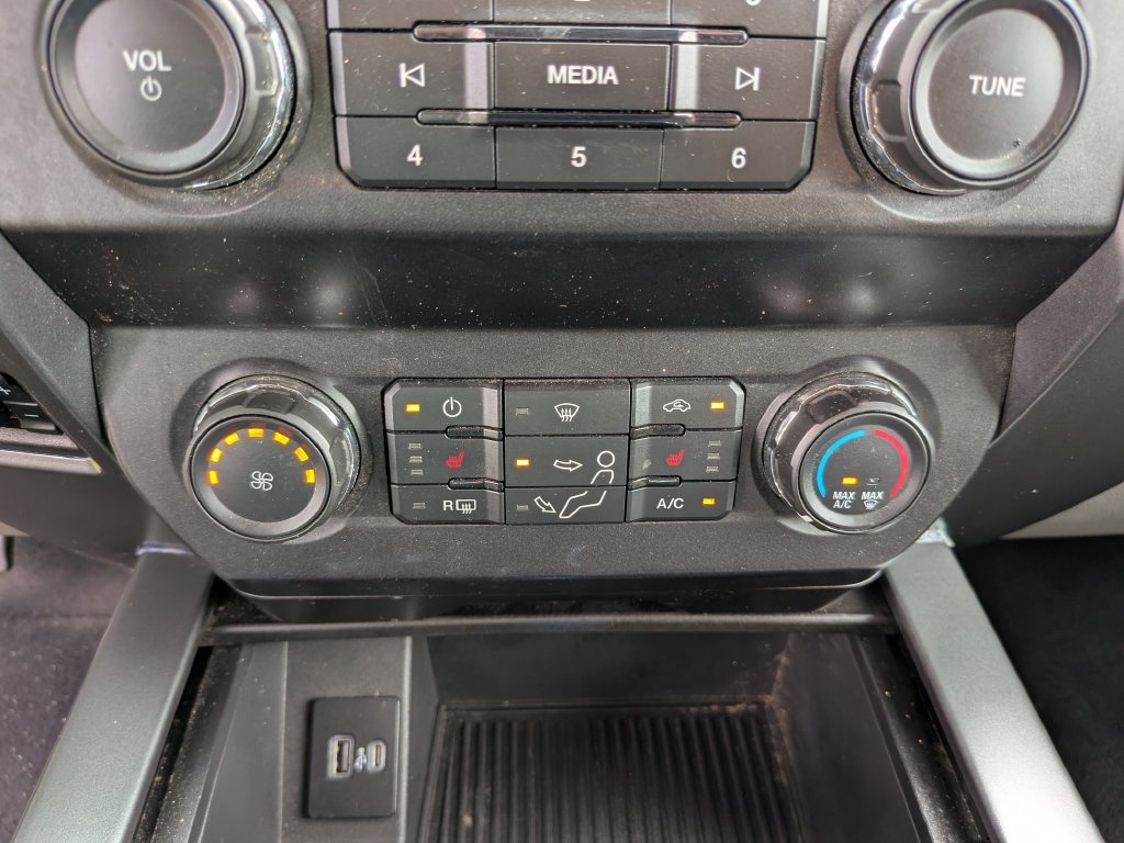 Used 2022 Ford F250 XLT w/ XLT Premium Package AWD/4WD image 28