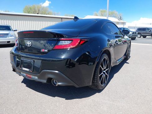 Certified 2022 Toyota GR86 RWD image 3