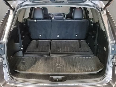 Used 2019 Toyota Highlander XLE AWD/4WD image 26