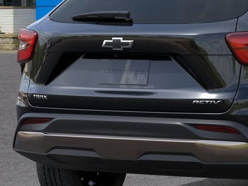 New 2026 Chevrolet Trax ACTIV w/ Sunroof Package FWD image 14