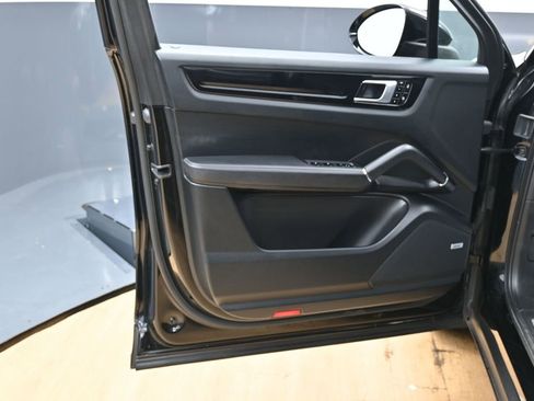 Used 2019 Porsche Cayenne E-Hybrid image 45