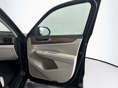 Used 2024 Volkswagen Atlas SE FWD image 32