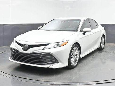 Used 2018 Toyota Camry XLE FWD image 5