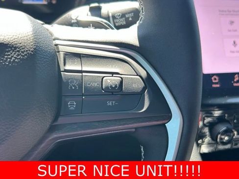 Used 2025 Jeep Grand Cherokee Limited w/ Luxury Tech Group II image 23