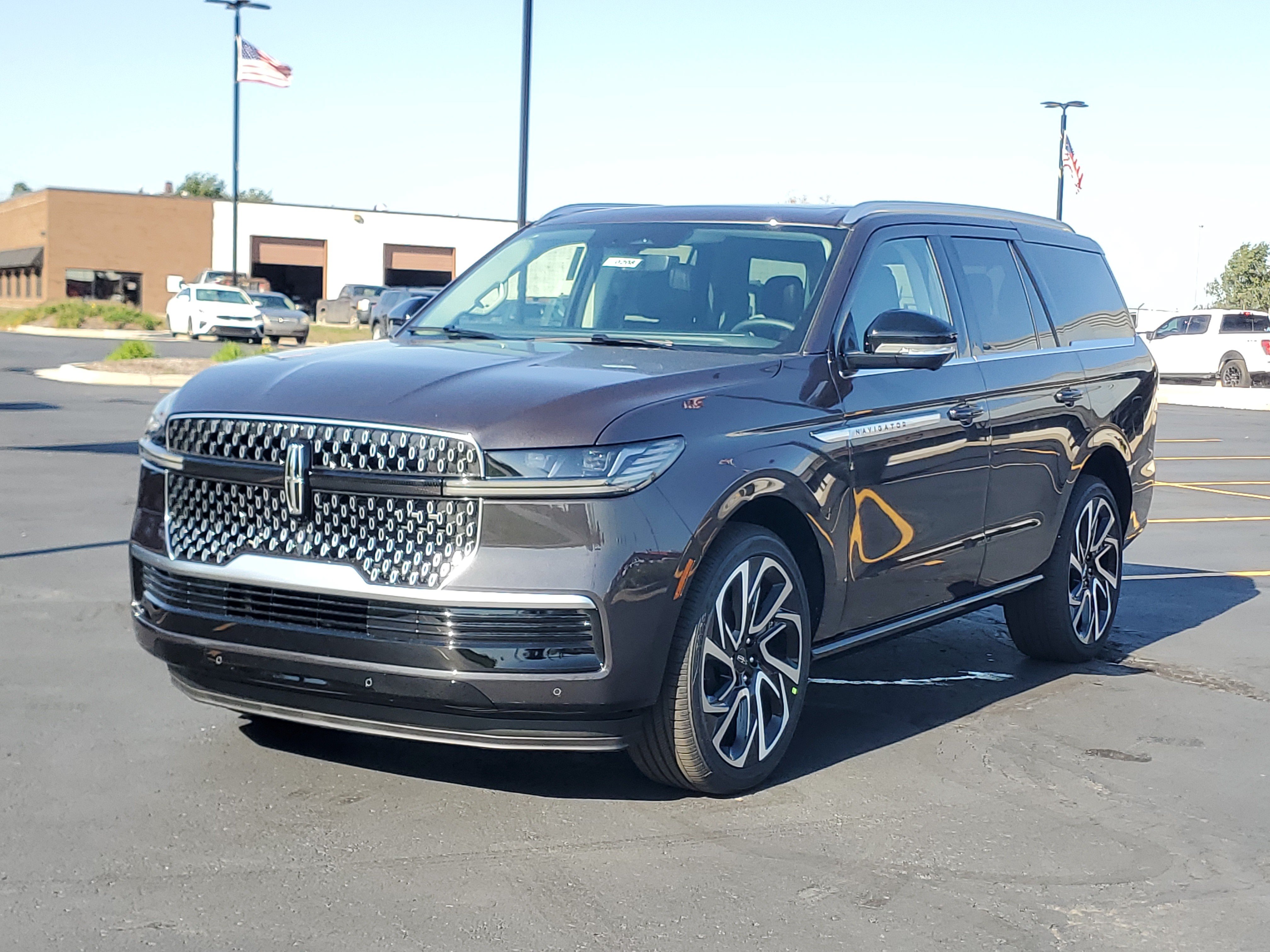 New 2027 Lincoln Navigator Reserve AWD/4WD image 2