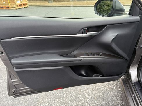 Used 2024 Toyota Camry SE image 10