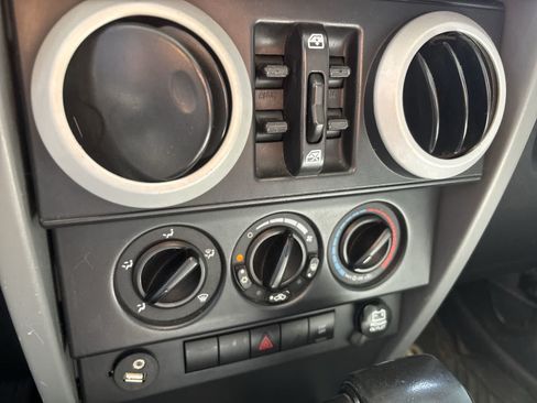 Used 2008 Jeep Wrangler Unlimited Sahara AWD/4WD image 15