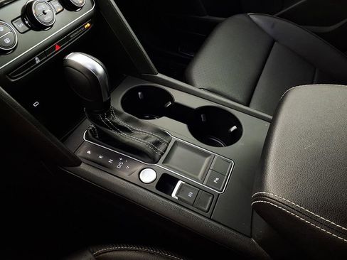 Used 2021 Volkswagen Atlas Cross Sport SE w/ Panoramic Sunroof Package image 21