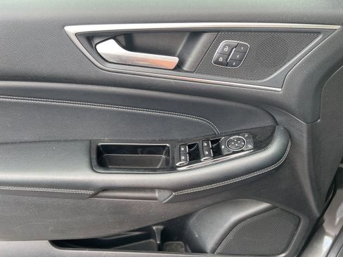 Used 2018 Ford Edge Titanium w/ Equipment Group 301A AWD/4WD image 17