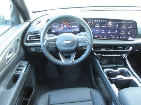 New 2026 Chevrolet Traverse LT w/ Sun and Wheel Package FWD image 14