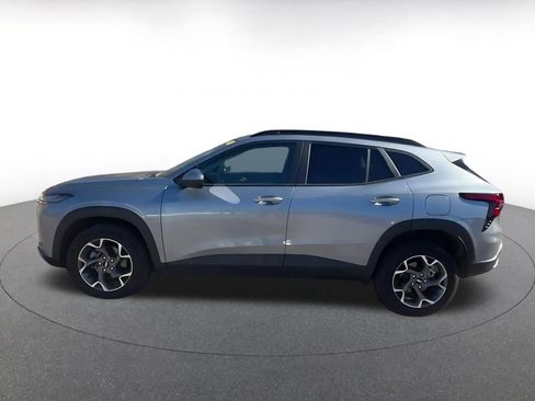 Used 2025 Chevrolet Trax LT image 9