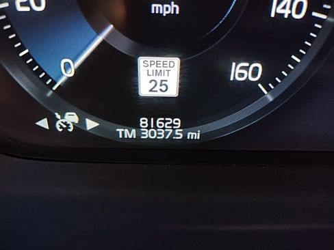 Used 2022 Volvo XC90 T6 Momentum AWD/4WD image 29