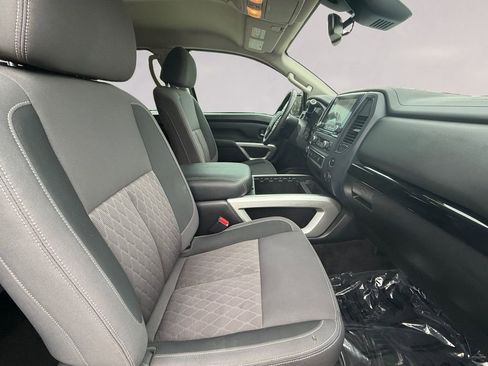 Used 2024 Nissan Titan SV w/ SV Convenience Package image 17