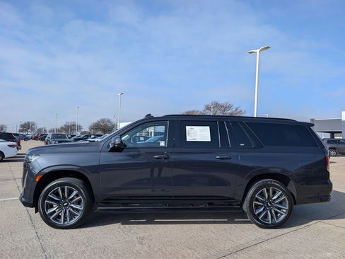 Used 2024 Cadillac Escalade ESV Sport Platinum w/ Heavy-Duty Trailer Package image 3