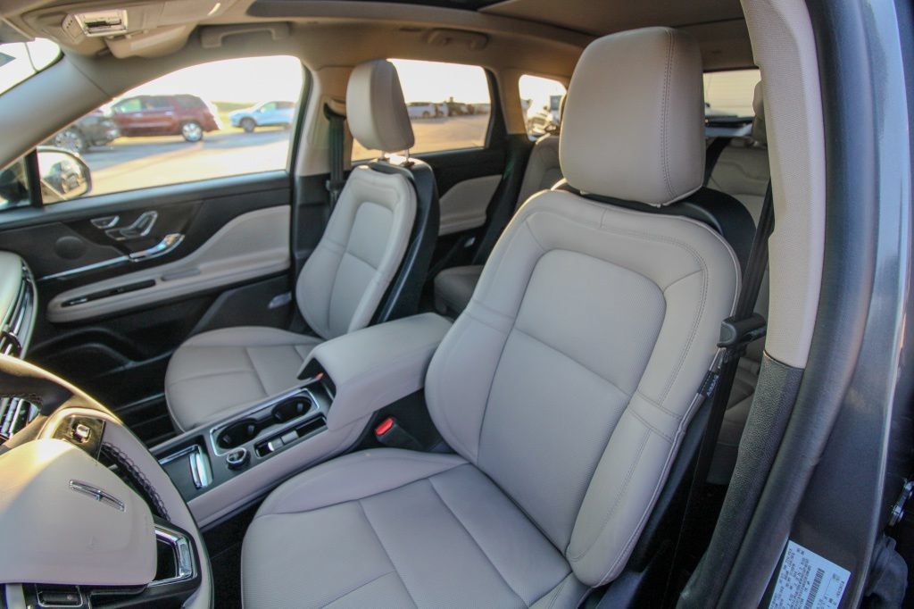 Used 2025 Lincoln Corsair AWD w/ Equipment Group 101A image 15