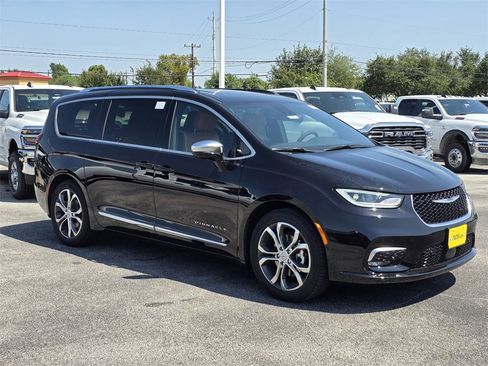 New 2026 Chrysler Pacifica Pinnacle image 2