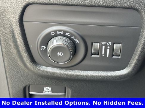 Used 2025 Jeep Grand Cherokee L Limited w/ Black Appearance Package RWD image 21