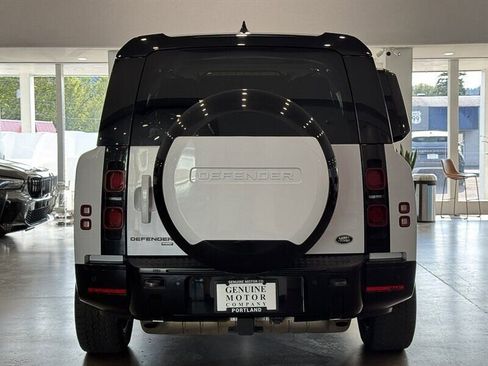 Used 2023 Land Rover Defender 130 X-Dynamic SE image 5