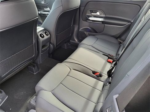 New 2025 Mercedes-Benz GLB 250 4MATIC image 33