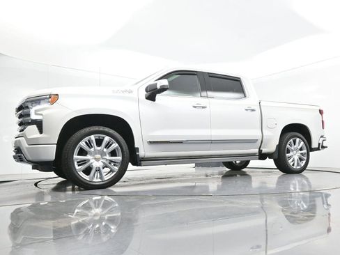 Used 2022 Chevrolet Silverado 1500 High Country w/ High Country Premium Package AWD/4WD image 46