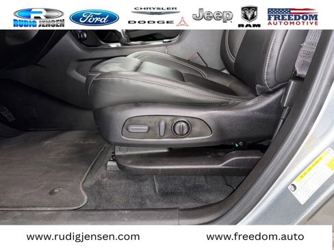 Used 2023 Chevrolet Traverse LT w/ LT Premium Package image 12