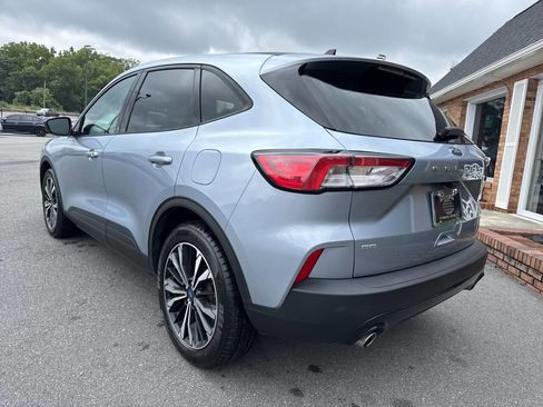 Used 2022 Ford Escape SE w/ SE Sport Appearance Package image 10