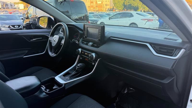 Used 2020 Toyota RAV4 XLE w/ Convenience Package FWD image 6