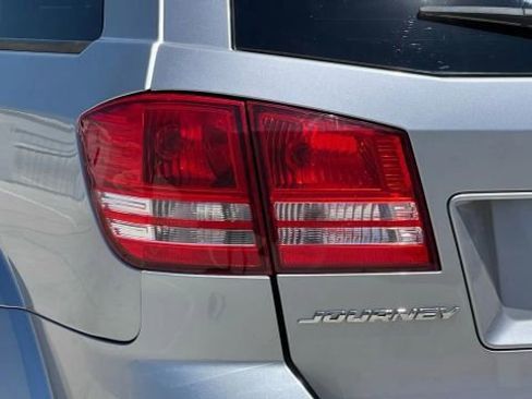 Used 2017 Dodge Journey SE w/ Flexible Seating Group image 97