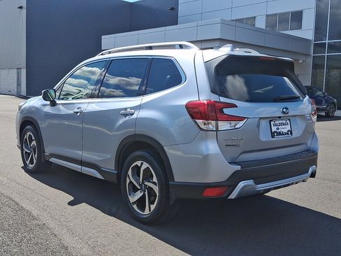Used 2022 Subaru Forester Touring AWD/4WD image 4