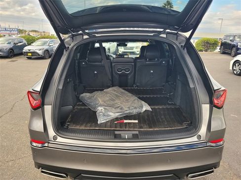 Used 2023 Acura MDX A-Spec image 11