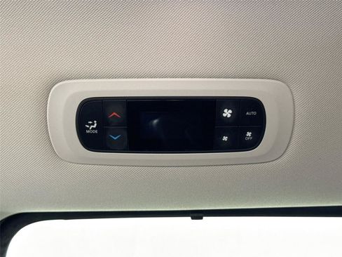 Used 2022 Chrysler Pacifica Touring-L FWD image 28